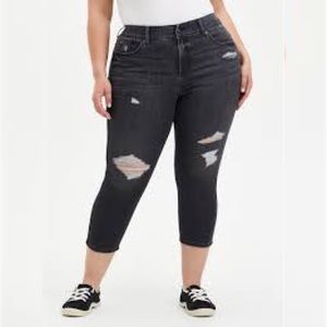 Black destructed crop jegging